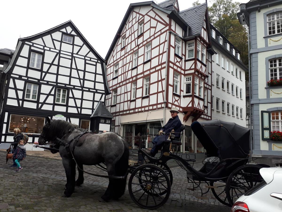Uber Den Dachern Von Monschau Kültér fotó